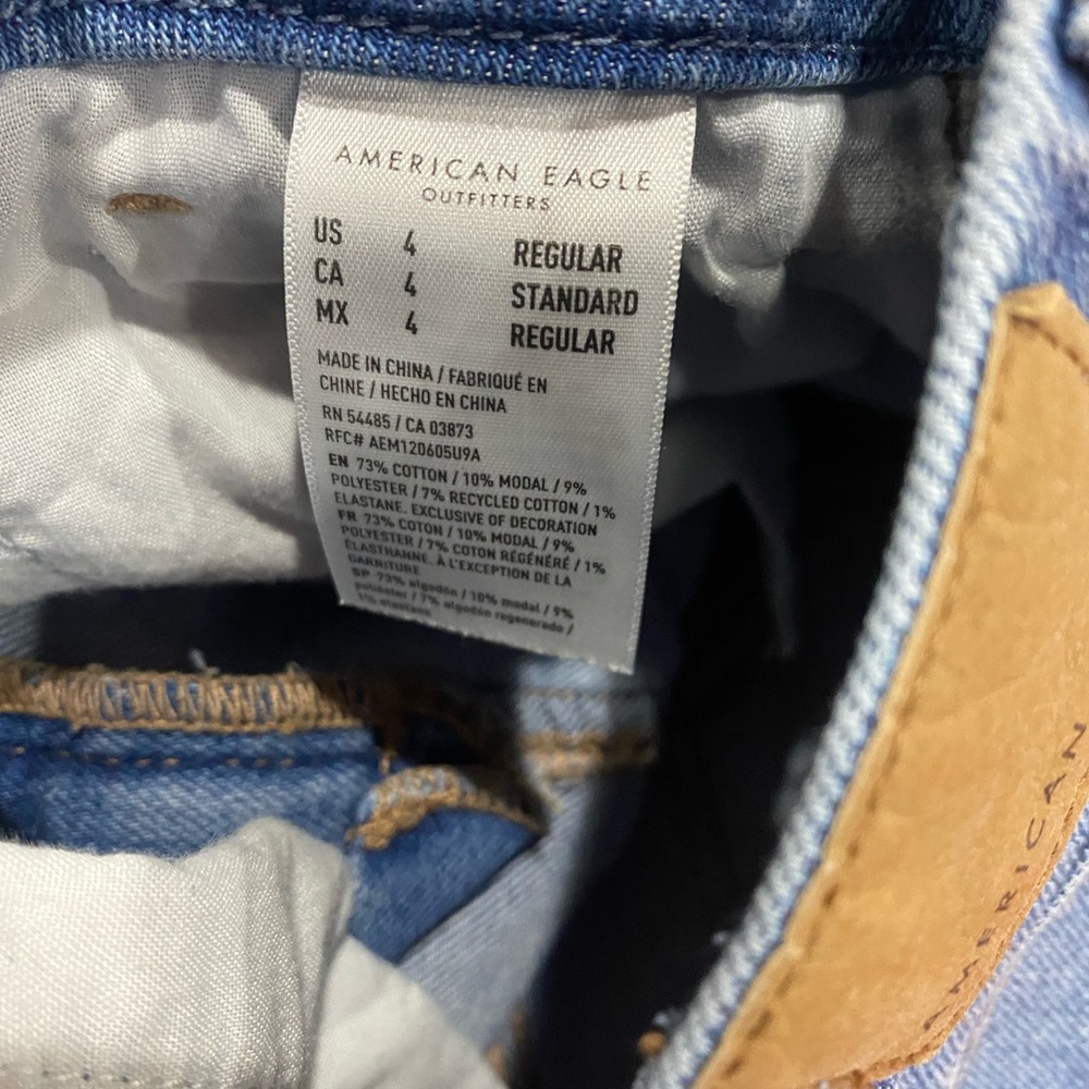 American Eagle Curvy Mom Jeans Size 4 Light Wash Distressed High Rise-242 - Picture 9 of 10